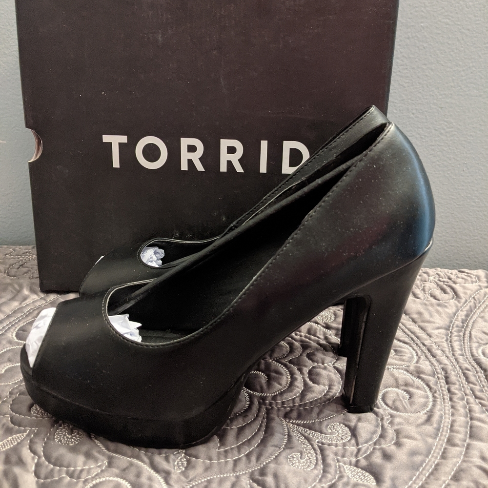 Torrid, size 10, peep toe platform high heels
